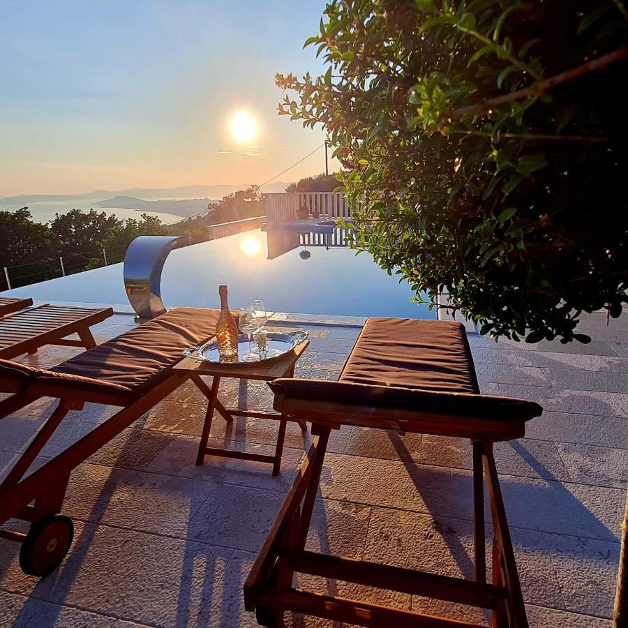 Sea View Luxury Apart Hotel Villa Conte With Swiming Pool And Romantic Spa Podstrana Bagian luar foto