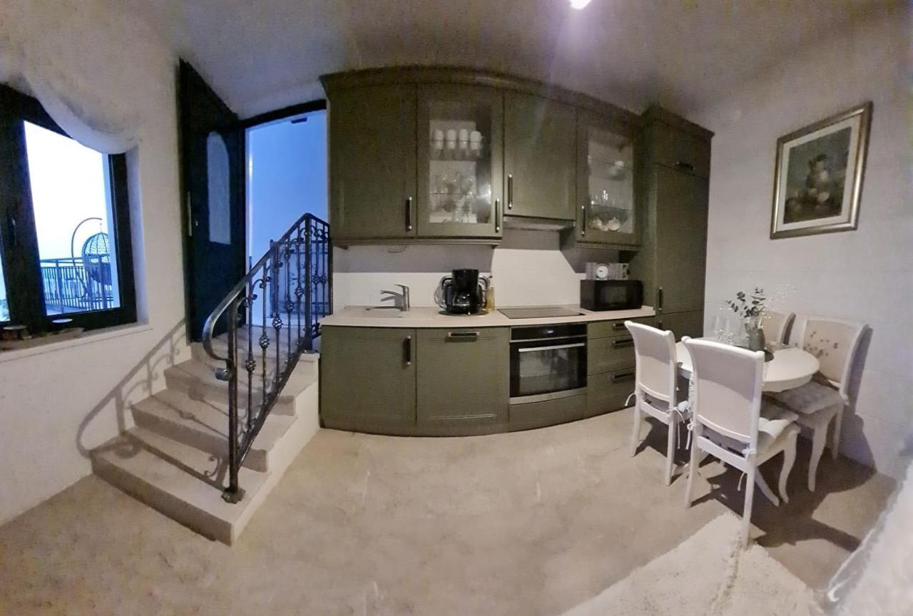 Sea View Luxury Apart Hotel Villa Conte With Swiming Pool And Romantic Spa Podstrana Bagian luar foto