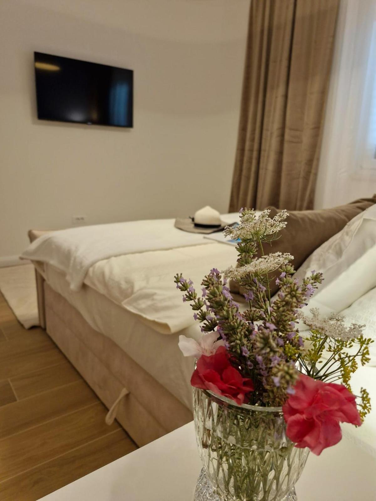 Sea View Luxury Apart Hotel Villa Conte With Swiming Pool And Romantic Spa Podstrana Bagian luar foto