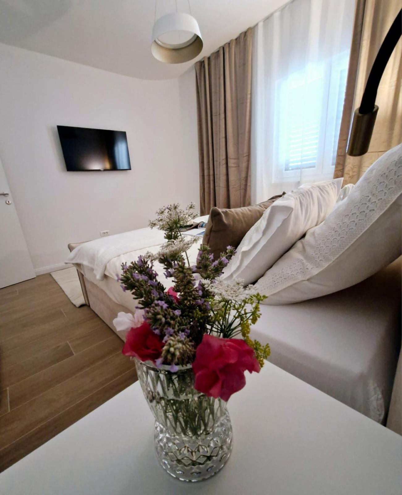Sea View Luxury Apart Hotel Villa Conte With Swiming Pool And Romantic Spa Podstrana Bagian luar foto